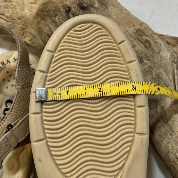 Cobbie Cuddlers  Comfort Velcro cream colored sandals size 9 - Picture 16 of 16